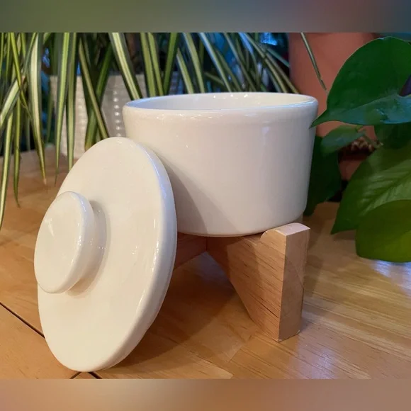 Trinket dish with lid, mark USA no marks, chips or scratches - Picture 2 of 10